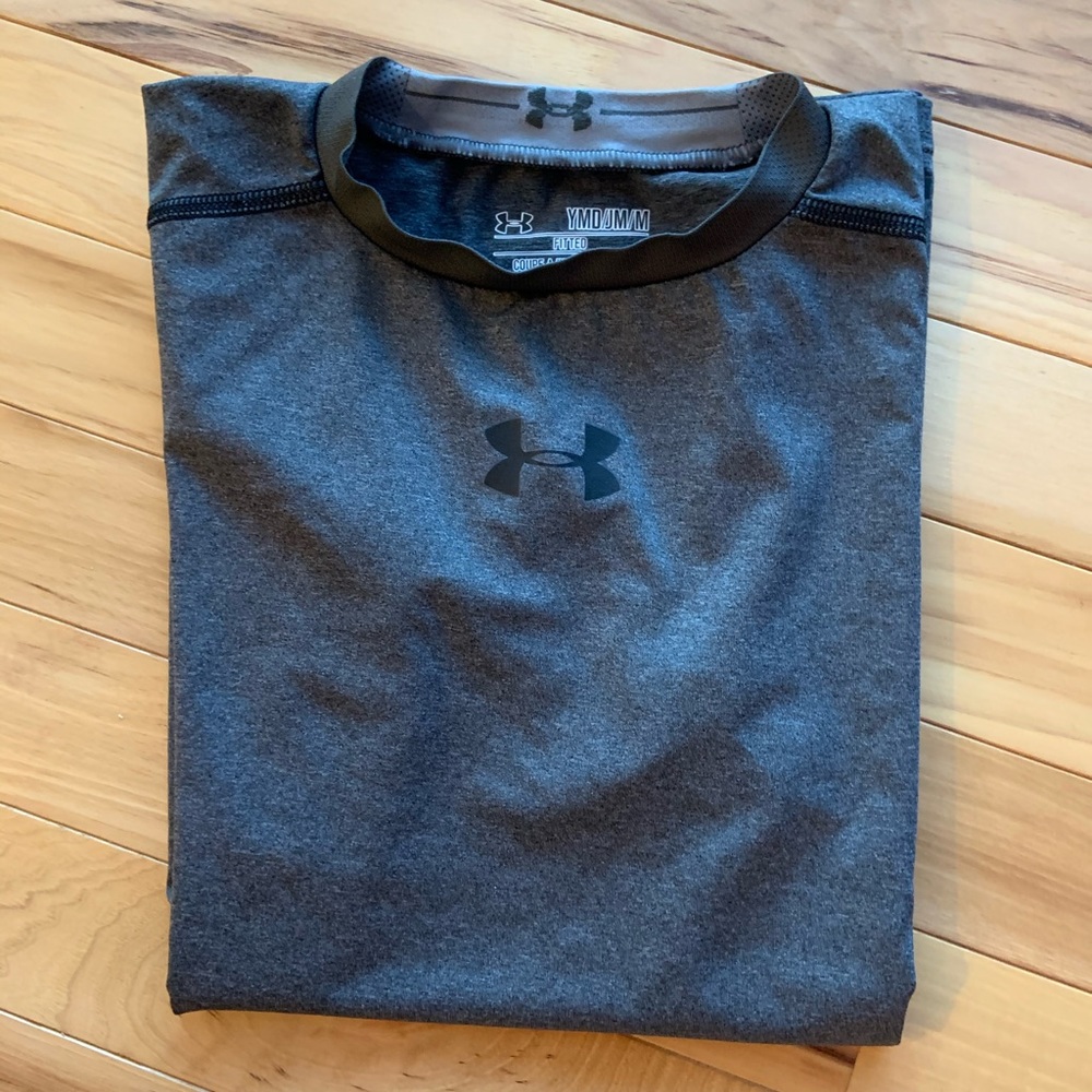 Under Armour boys athletic shirt - Picture 1 of 3